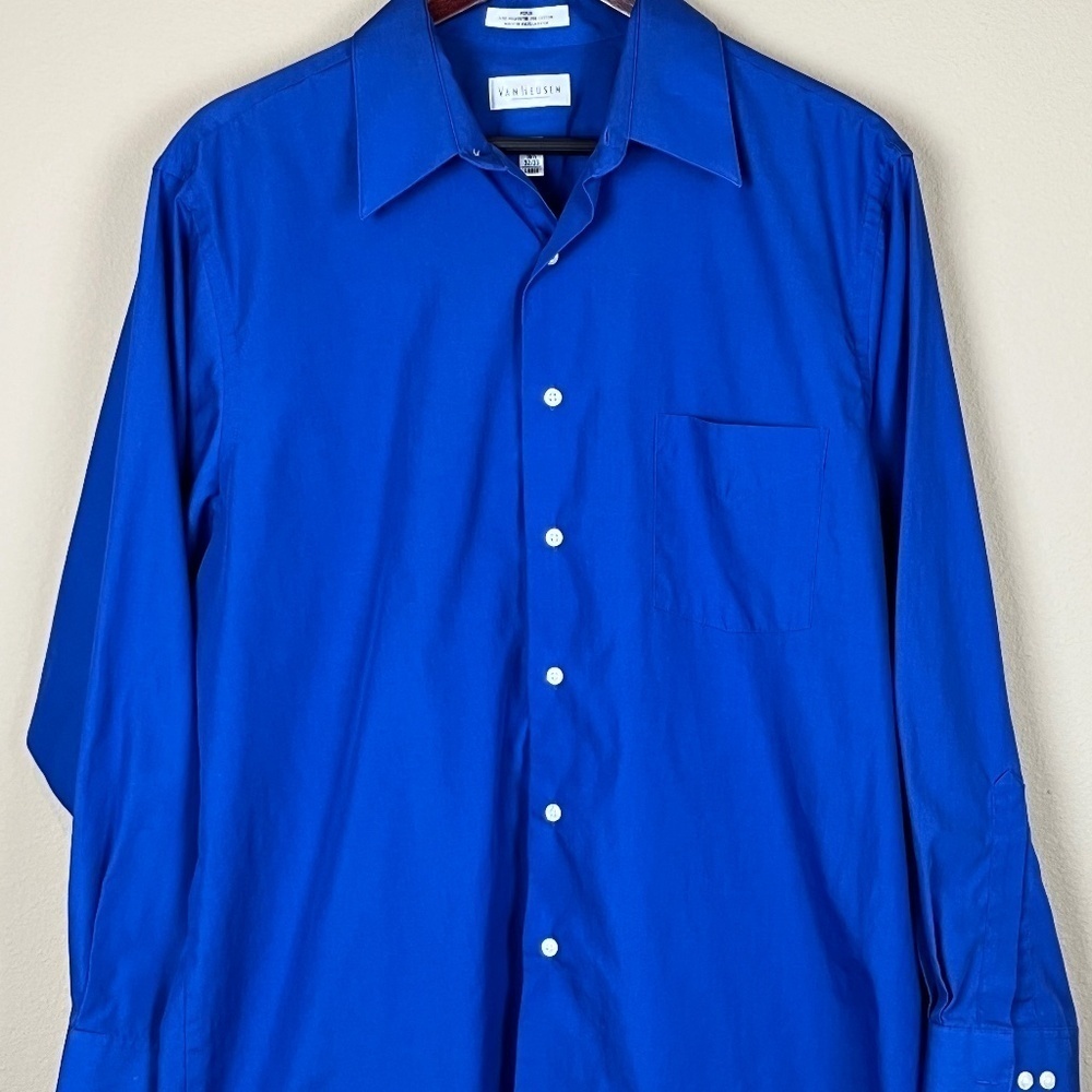 Van Heusen Long Sleeve Blue Poplin Wrinkle Free Dress Shirt; Size L; Flaw
